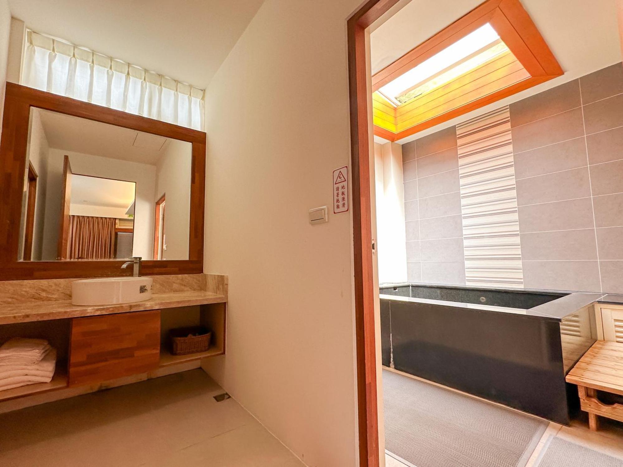 Yage Hotspring House Bed & Breakfast Jiaoxi Exterior photo